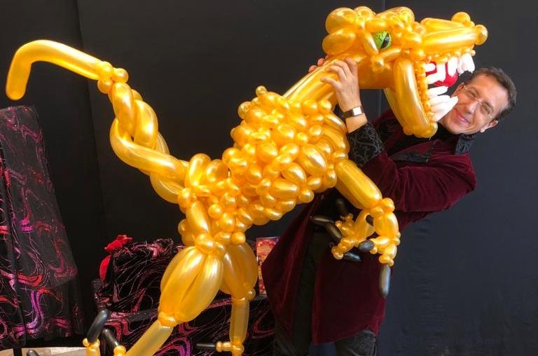 Charles est un vrai Sculpteur de Ballons fantastique pour mariage et événementiel d'entreprise. Il est le Dj 91 à 91380 Chilly Mazarin Un Sculpteur d'exception pour animer des réception de mariage et anniversaire à 91380 Chilly-Mazarin en Essonne avec le Dj 91 Charles Ams