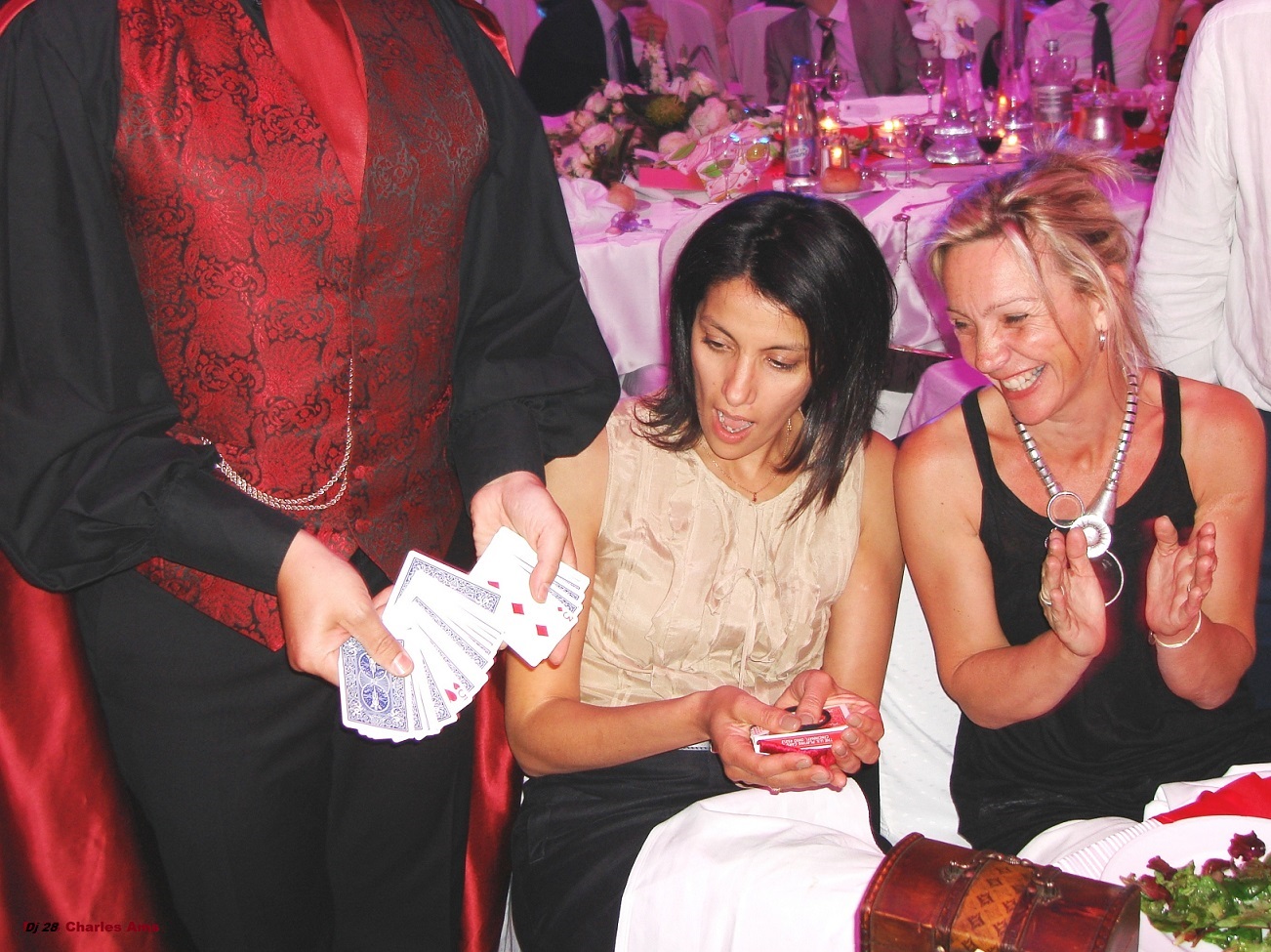 Rires et Émerveillement ! Magie close-up pour Mariage Soirée Entreprise: Mentaliste Spectacle avec le magicien 91 en Essonne à 91400 Saclay Rires et Émerveillement ! Magie close-up pour Mariage Soirée Entreprise: Mentaliste Spectacle avec le magicien 91 en Essonne à 91400 Saclay