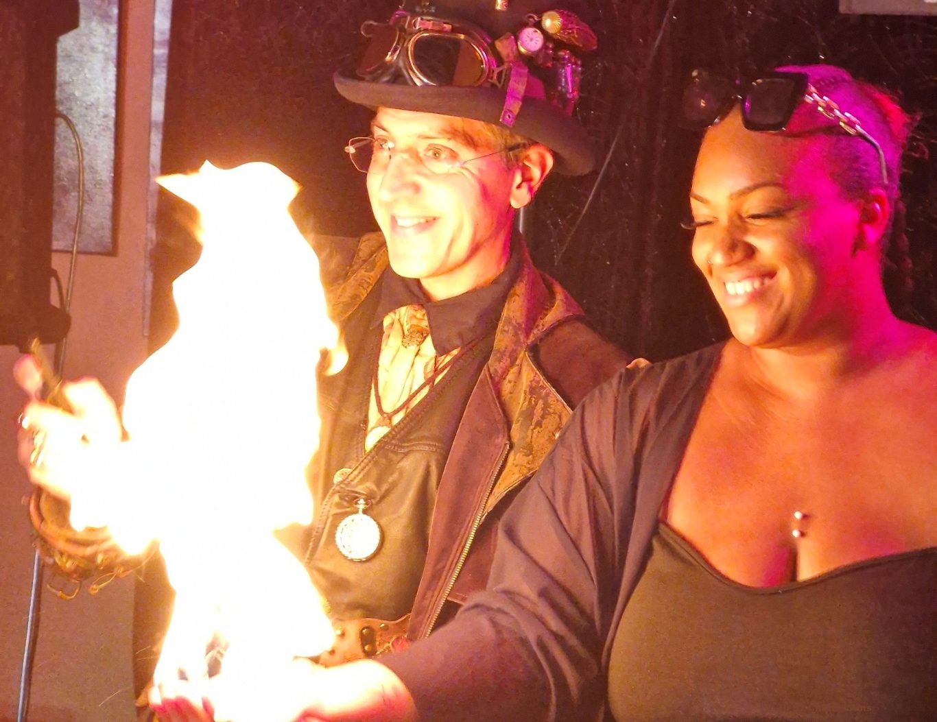 Magie du feu: Animation spectaculaire et sans danger avec dj91 magicien pour mariage en Essonne à 91690 Saclas Magie du feu avec le Dj 91 aussi Magicien lors de mariage à Saclas 91690 et Dourdan Saclay Mennecy Montlhéry Evry Orsay et Ris Orangis