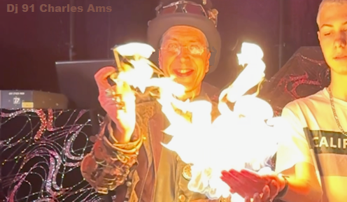 Impressionnante animation durant le cocktail de mariage et anniversaire à 91570 Bièvres en Essonne Dj 91 Magicien parfait pour animation Magie du Feu lors de mariage à Igny Dourdan Saclay Mennecy Montlhéry Evry Orsay à 91570 Bièvres