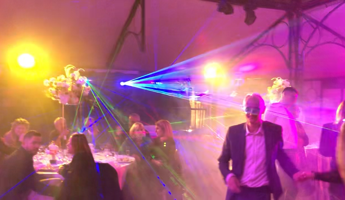 Dj et Éclairage Haut-de-Gamme: Lumières et lasers pour Mariage et événement d'entreprise en Essonne avec le magicien 91 à 91000 Evry Dj et Éclairage Haut-de-Gamme: Lumières et lasers pour Mariage et événement d'entreprise en Essonne avec le magicien 91 à 91000 Evry