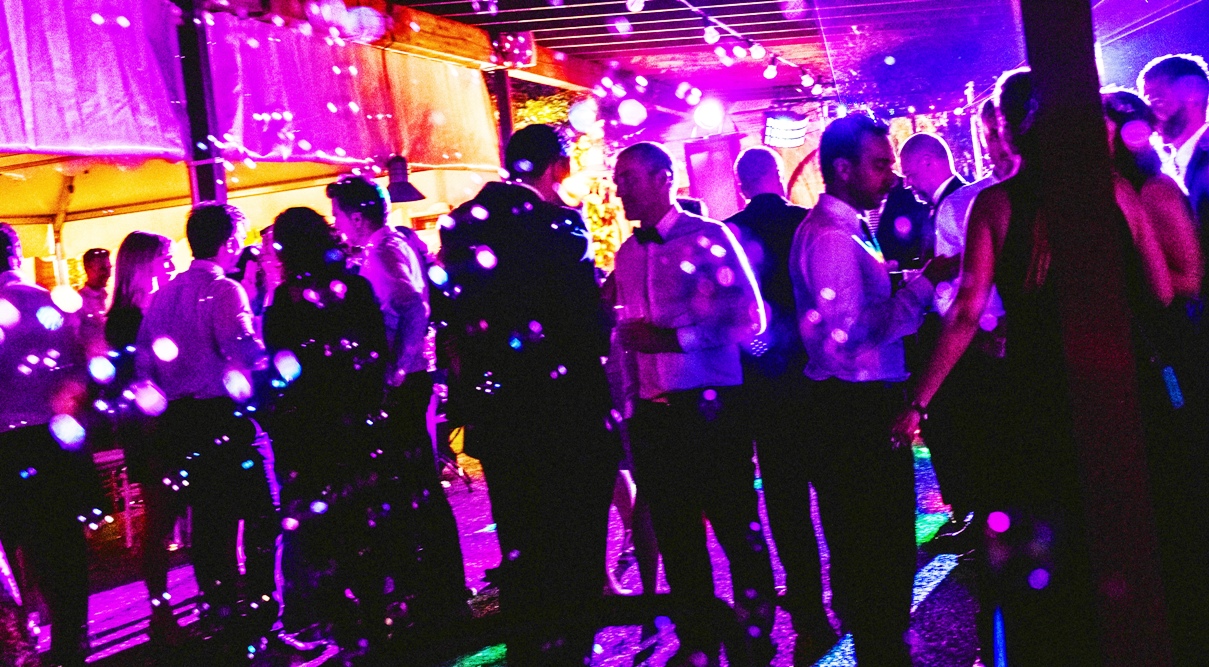 Animation Evénement d'entreprise, Mariage, Cocktail et Anniversaire. Votre Dj et Magicien close-up à 78000 Versailles dans Les Yvelines Animation Evénement d'entreprise, Mariage, Cocktail et Anniversaire. Votre Dj et Magicien close-up à 78000 Versailles dans Les Yvelines