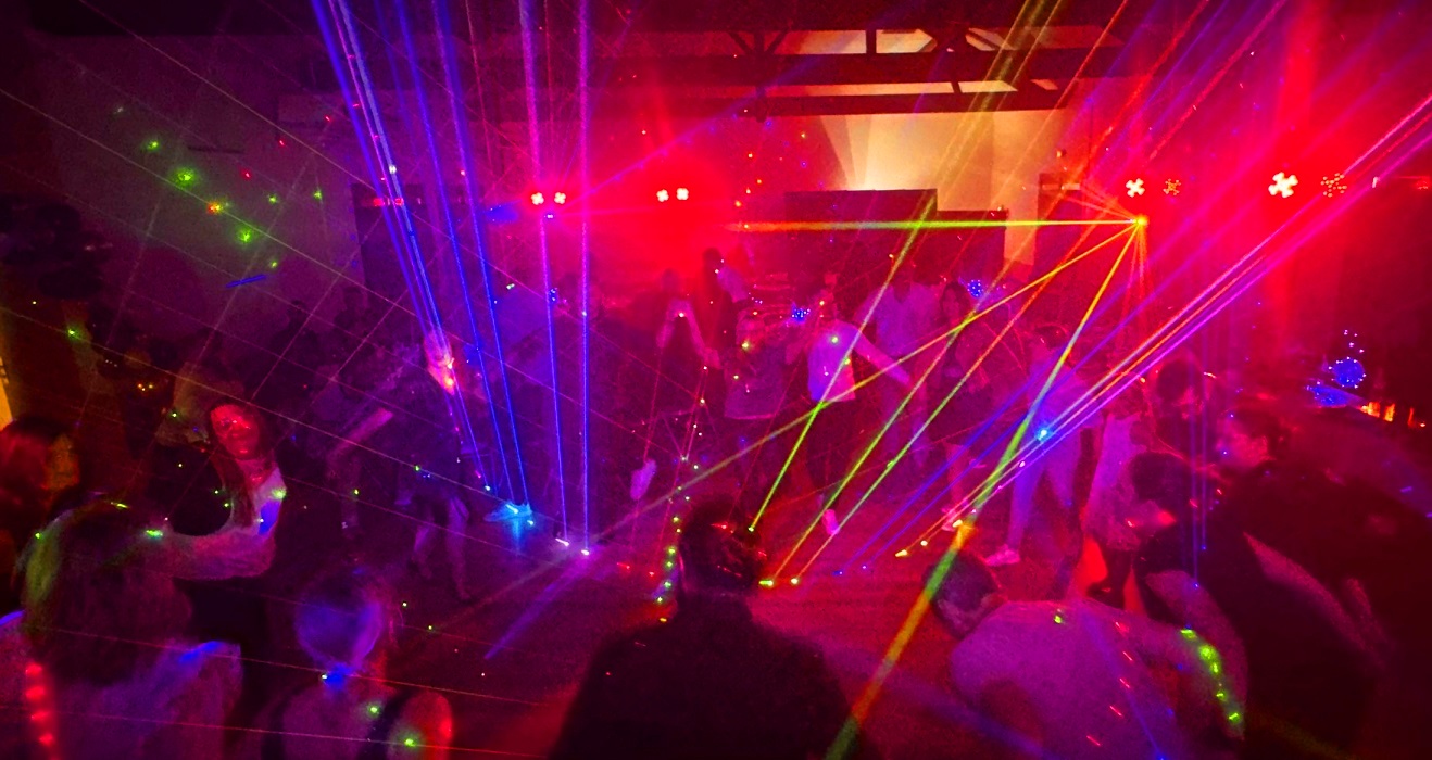 Lasers New Generation: Ambiance féerique de votre Mariage et Evénement d'entreprise. Top Magicien et Dj 28 à 28000 Chartres en Eure-et-Loir Lasers New Generation: Ambiance féerique de votre Mariage et Evénement d'entreprise. Top Magicien et Dj 28 à 28000 Chartres en Eure-et-Loir