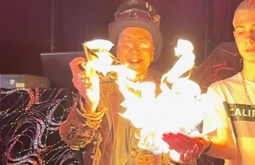 Magie du Feu: Animation originale sans danger très spectaculaire pour Mariage et Team Building Entreprise en Essonne à 91190 Gif-sur-Yvette Magie du Feu: Animation originale sans danger très spectaculaire pour Mariage et Team Building Entreprise en Essonne à 91190 Gif-sur-Yvette