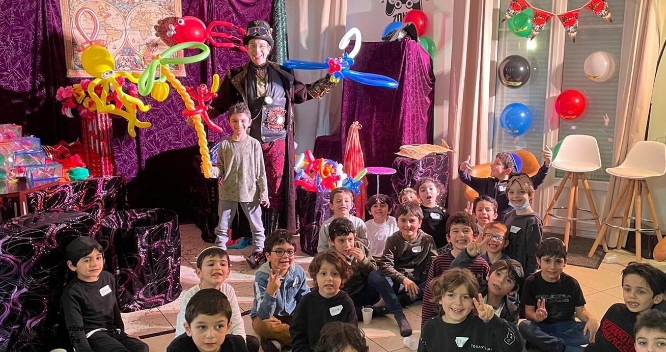 Spectacle maternelle jeune public de Magie pour ANNIVERSAIRE ENFANT à domicile en Essonne: Magicien 91 à 91700 Sainte-Geneviève-des-Bois Spectacle maternelle jeune public de Magie pour ANNIVERSAIRE ENFANT à domicile en Essonne: Magicien 91 à 91700 Sainte-Geneviève-des-Bois