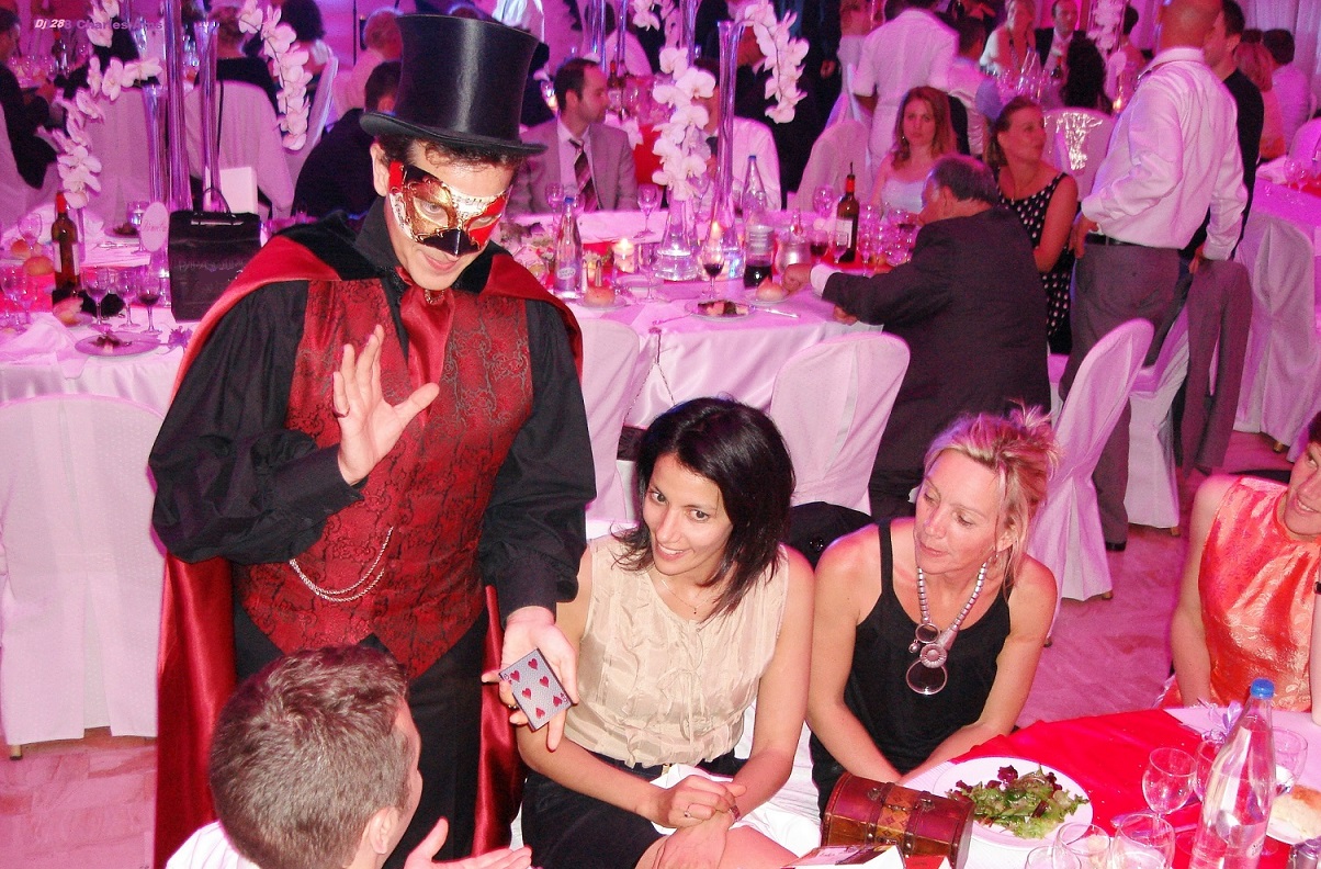 Élégant Magicien Close-up pour Mariage Soirée événement Entreprise: Magie Mentaliste avec le magicien 91 de l'Essonne à 91400 Saclay Élégant Magicien Close-up pour Mariage Soirée événement Entreprise: Magie Mentaliste avec le magicien 91 de l'Essonne à 91400 Saclay