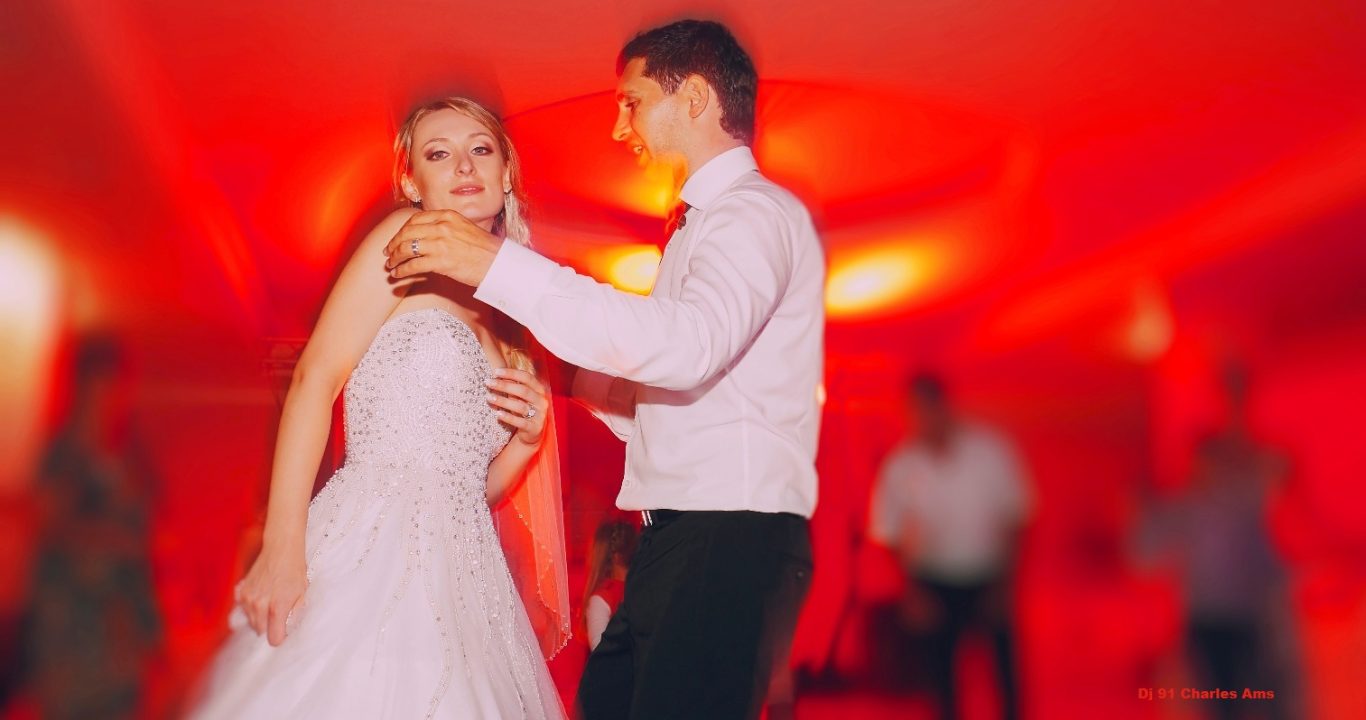 Programmation musicale personnalisée pour votre mariage en Essonne avec le Dj 91 Charles Ams à 91160 Saulx-les-Chartreux Dj 91 Mariage animation et magicien en Essonne à Igny Dourdan Palaiseau Saclay Etampes Mennecy Bièvres Evry et 91160 Saulx-les-Chartreux