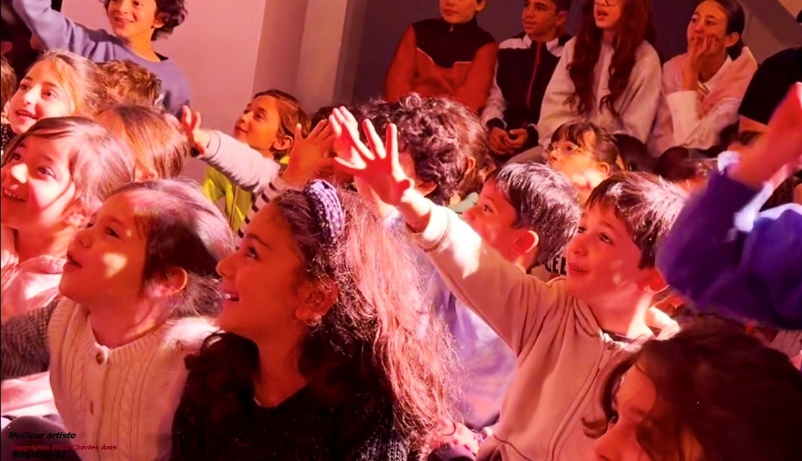 Enfants émerveillés devant ce beau spectacle scolaire de magie en école maternelle et centre de loisirs à 91800 Brunoy: Meilleur magicien 91 Enfants émerveillés devant ce beau spectacle scolaire de magie en école maternelle et centre de loisirs à 91800 Brunoy: Meilleur magicien 91