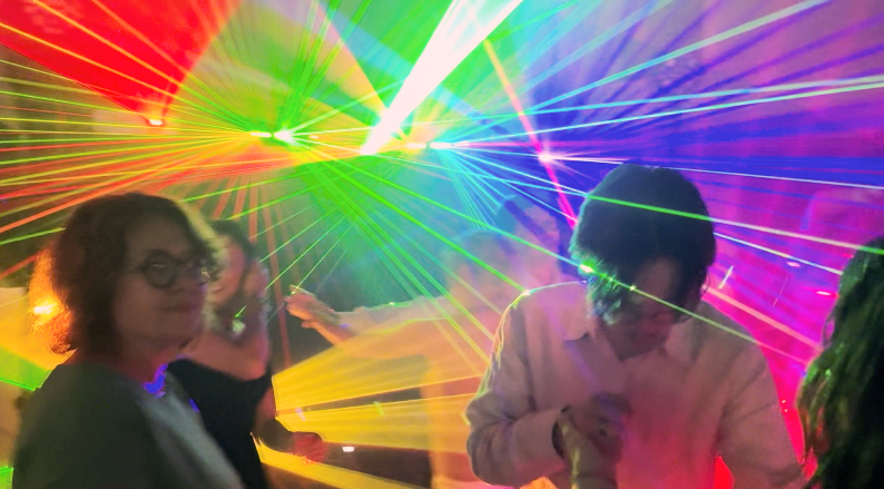 Lumières et lasers pour belle soirée dansante de votre Mariage et Evénement d'entreprise Magie-close-up à 78000 Versailles dans Les Yvelines Lumières et lasers pour belle soirée dansante de votre Mariage et Evénement d'entreprise Magie-close-up à 78000 Versailles dans Les Yvelines