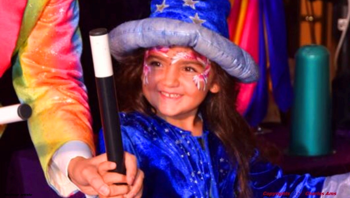 Participation des enfants dans ce spectacle de magie scolaire maternelle jeune public. Intervenant artiste magicien 91 en ALSH à 91620 Nozay Participation des enfants dans ce spectacle de magie scolaire maternelle jeune public. Intervenant artiste magicien 91 en ALSH à 91620 Nozay